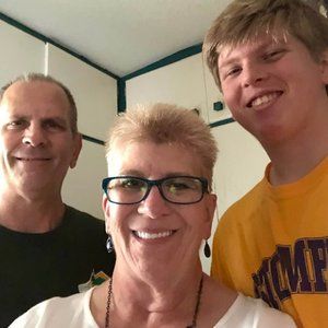 Meet your Posher, Hollie